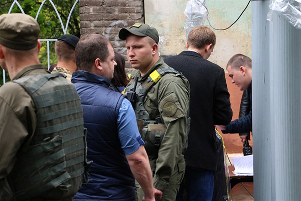 Гвардейцы Восточного ОТО смогли обеспечить безопасность высших должностных лиц во время визита в Славянск и Краматорск (Фоторепортаж)
