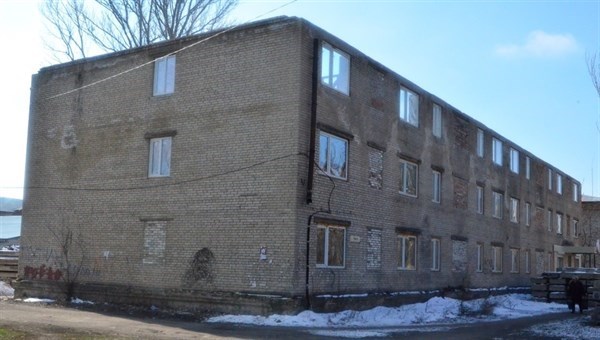 Евросоюз провел аудит в Славянске: выясняли, почему не были достроены два общежития для переселенцев 