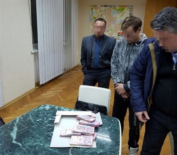 Заммэра Славянска взяли на взятке 150 тысяч гривен