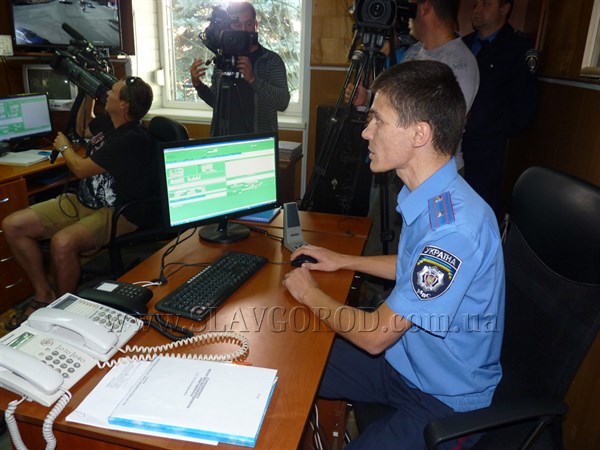 Прием анкет в новую патрульную полицию от жителей Славянска будет проходить в ДК НКМЗ в Краматорске и продлится 21 день 