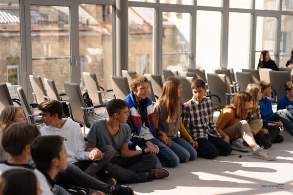 Подросткам Славянска предлагают изучить основы бизнеса и менеджмента