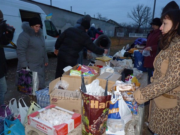 Волонтеры ОО «Гуртом Славянск» продолжают опекать студентов переселенцев из общежития железнодорожного лицея