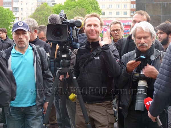 «В городе жизнь спокойная»: ожидаемая пресс-конференция лидера Народного ополчения Славянска закончилась не начавшись