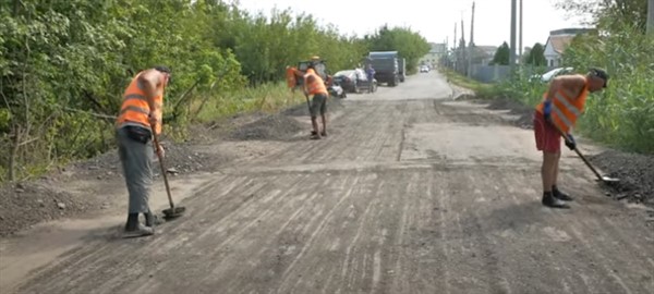 В Славянске продолжается ямочный ремонт дорог