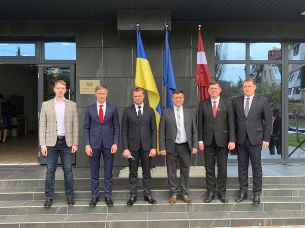 В Славянске официально открыто Почетное консульство Латвии