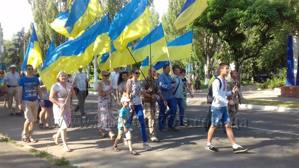В Славянске празднуют 20-летний юбилей украинской конституции