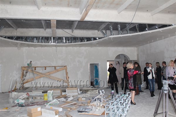 25 апреля в Славянске состоится торжественное открытие отремонтированного зала бракосочетаний городского отдела РАГС (Фото предполагаемого интерьера)