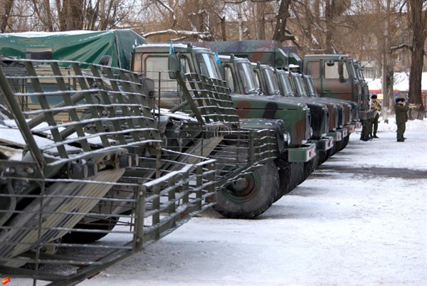 В воинскую часть Славянска пригнали новую военную технику