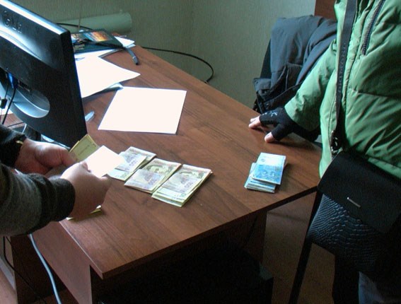 В Славянске полицейские составили два админпротокола на местных менял