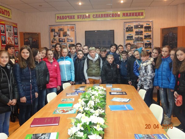 Славянские школьники побывали  в городском отделе милиции 