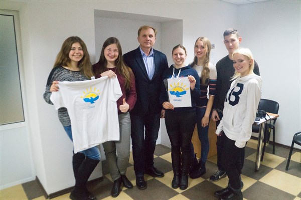 «Самое главное -  это видеть счастливые глаза людей, которые получили помощь»: в Славянске отметили Международный день волонтеров 