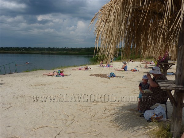 Экскурсия по пляжам Славянска. Где и за сколько можно искупаться и какими услугами воспользоваться