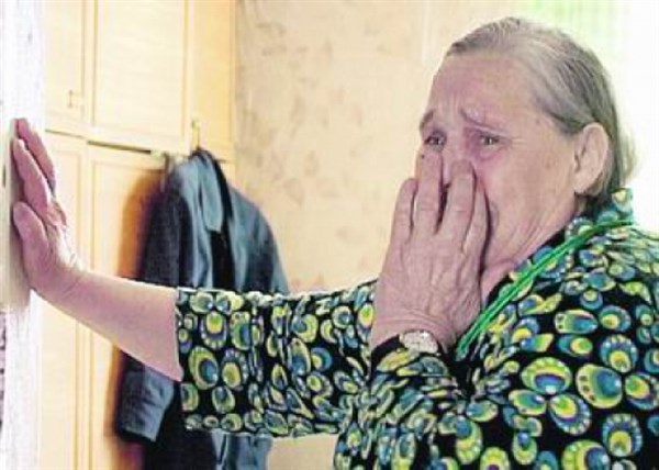 В Славянске работники соцслужб похитили у пенсионеров три тысячи долларов и плазму