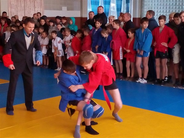 В Славянске состоялся открытый чемпионат  по борьбе самбо. (Фоторепортаж)