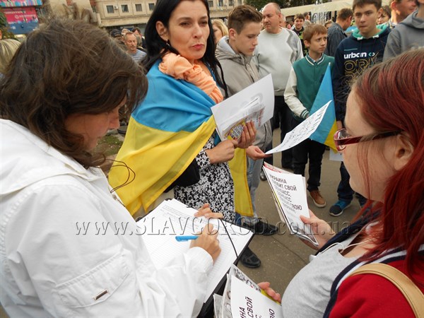 Не студенты, но тоже волонтеры: активисты «Студенческого братства» в  Славянске приняли в ряды волонтеров  представителей старшего поколения 