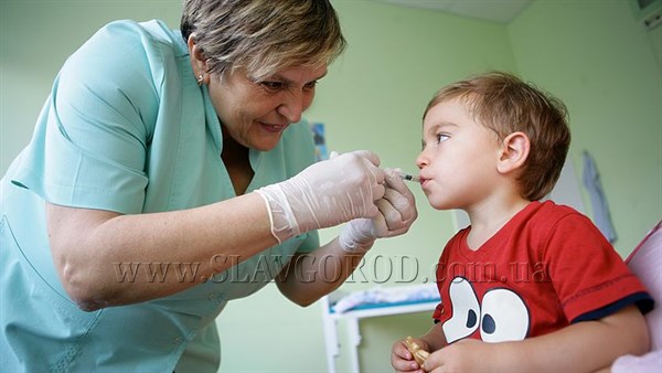 В Славянске начали иммунизацию детей против полиомиелита с целью предупреждения заноса и распространения вируса