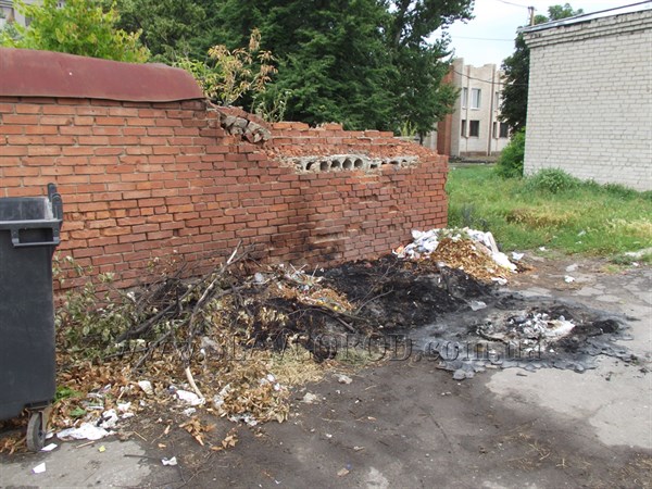 В Славянске продолжается уничтожение мусорных баков, КАТП просит дополнительно 738 контейнеров