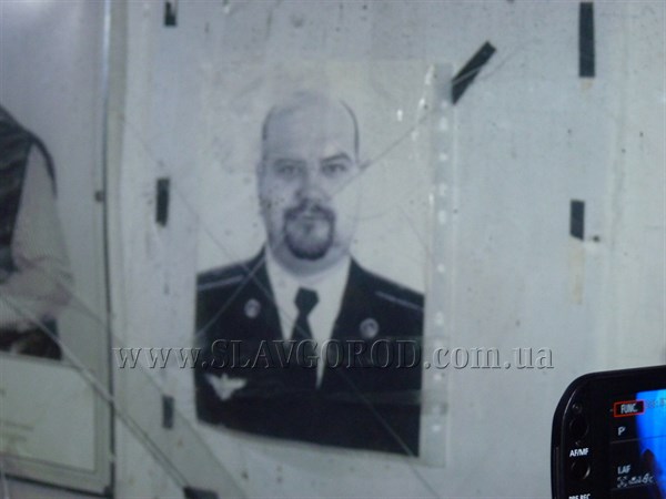 Славянские патриоты повесили на стенде Аллеи славы портрет погибшего летчика Константина Могилко