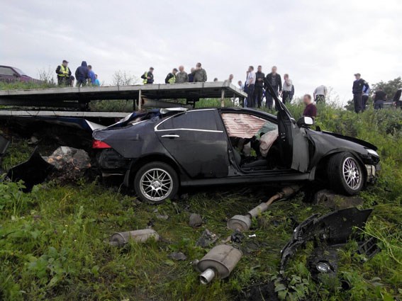 На трассе между Славянском и Краматорском насмерть разбился 25-летний  полицейский 