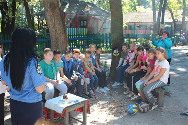 Милиционеры Славянска в непринужденной обстановке побеседовали со школьниками 