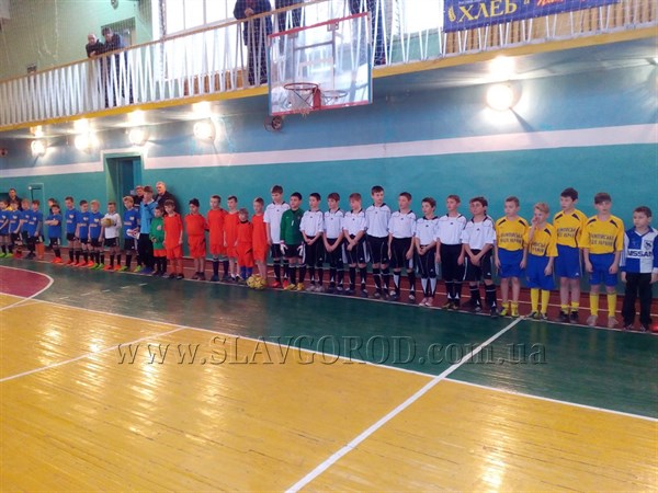 В Славянске состоялся региональный турнир по мини футболу