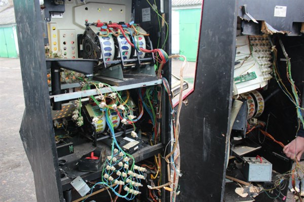 Сотрудники Славянского отделения полиции уничтожили игровые автоматы стоимостью 200 тысяч гривен