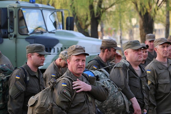 В нашем полку прибыло: в воинской части 3035 в Славянске, принимали пополнение