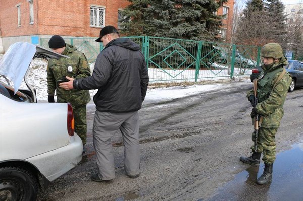 В Славянске помимо 4 стационарных  появились 7 передвижных блокпостов, город усиленно "прочесывает" полиция 