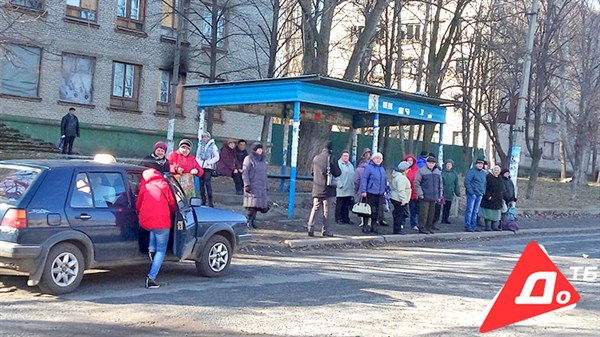 На маршрут Славянск-Николаевка не выехало несколько автобусов. Всему виной – дороги по улице Вокзальной