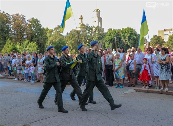 Славянск отметил День государственного флага