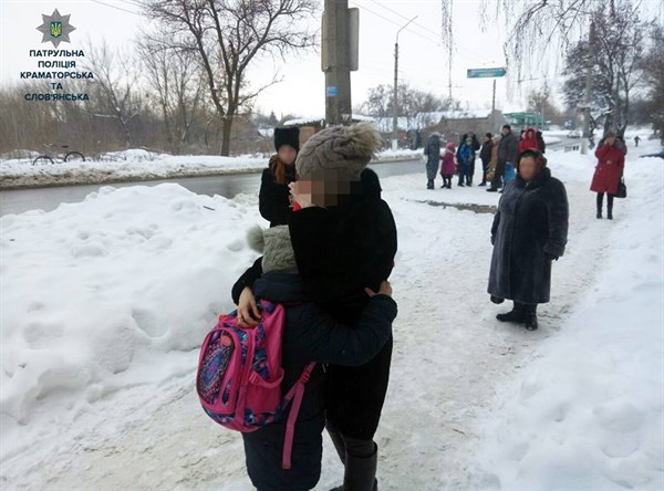 Полиция Славянска нашли родителей девочки, которая потерялась на улице Лозановича 