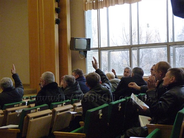 Когда один голос решающий: на вчерашней  сессии депутаты Славянска не смогли продать помещение «Ощадбанку».(Видео)