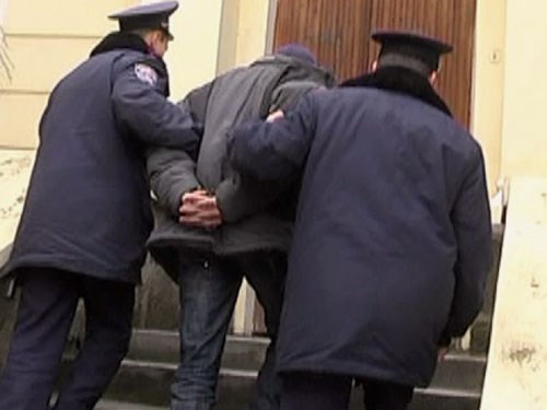 Славянские милиционеры продолжают "ловить" наркоманов 