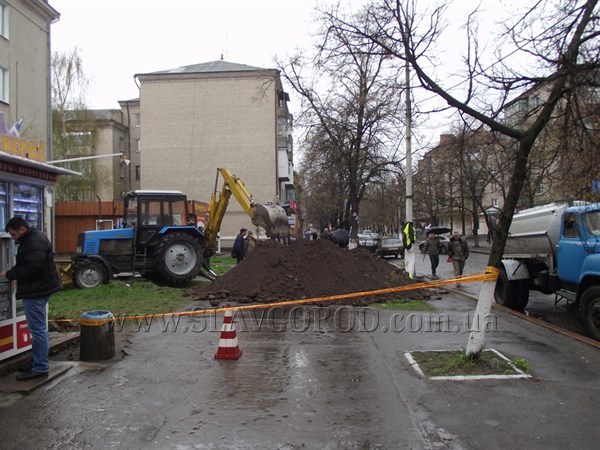 Теплосеть Славянска начала замену теплотрасс на улице Ленина