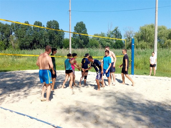 В Славянском парке прошли соревнования по волейболу