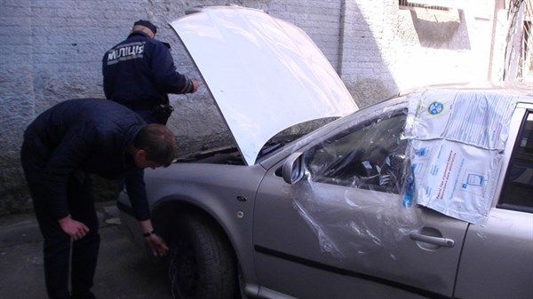 Славянские полицейские по частям собирают украденное боевиками 2 года назад имущество: автомобиль и пистолеты найдены 