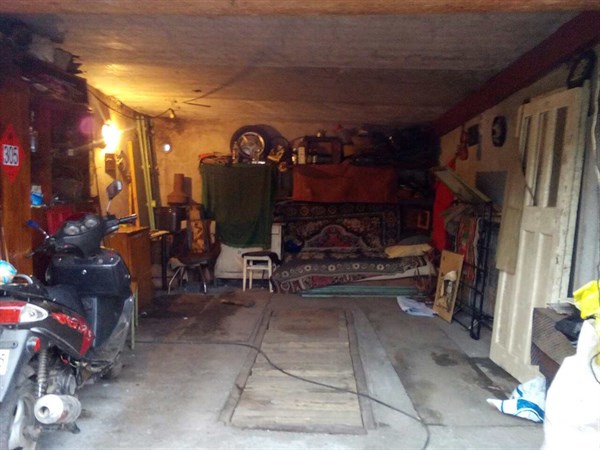 В Николаевке в собственном гараже нашли мертвым 20 летнего парня 
