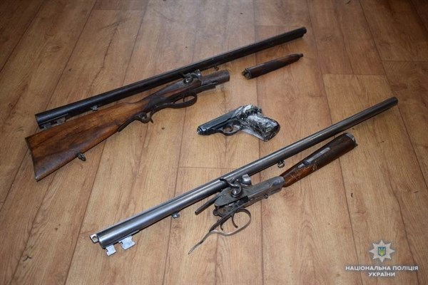  В Славянске трое жителей города добровольно сдали оружие