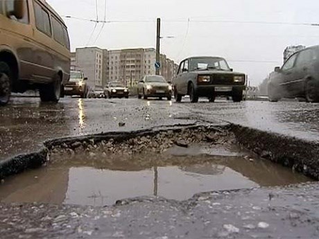 Денег не хватает, но без ремонта дороги  Славянска  не останутся. 