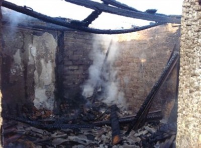 Ранним утром в субботу у жителей Славянска  загадочным образом  загорелась летняя кухня
