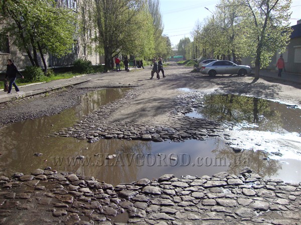 Инспекция дорог Славянска: начинаем серию фоторепортажей о состоянии дорожного покрытия на отдаленных и центральных улицах 