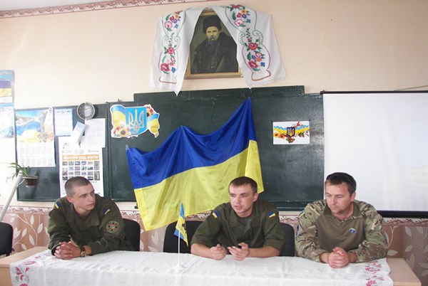 В Славянске военные проводят уроки в школах