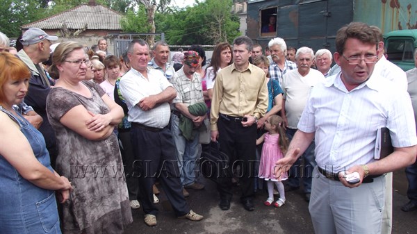 С протестующими работниками «Славгорводоканала» встретился заместитель мэра Андрей Белозеров