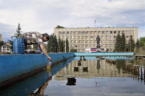 Из-за поврежденного магистрального  водопровода в Славянске может ухудшиться эпидемическая ситуация. Нет в городе и подвоза воды 
