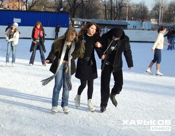 В Славянске каток так и не появился. Покататься на коньках в городе можно разве что на замёрзших водоёмах