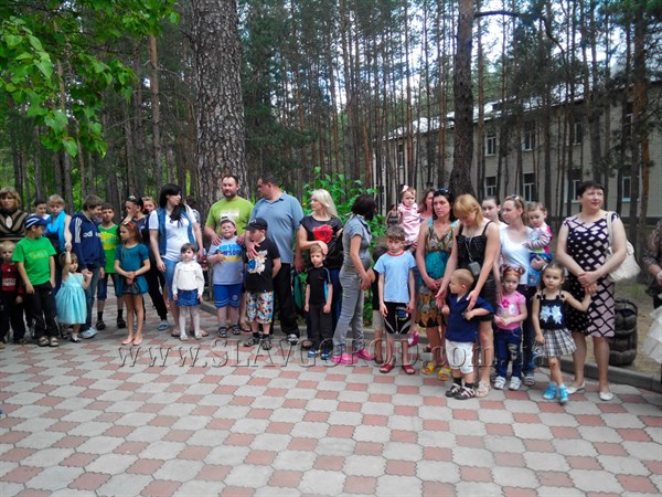 В Святогорске открылся первый из шести центров опеки над детьми вынужденных переселенцев из зоны АТО