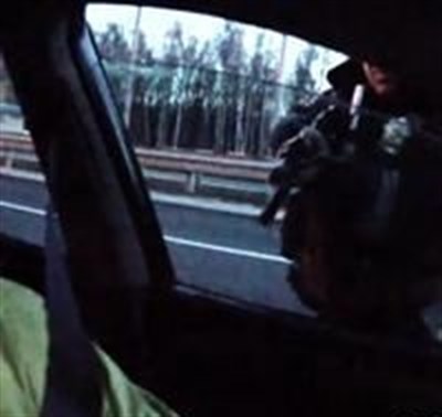 Спокойствие, только спокойствие: въезды в Славянск охраняют вооружённые правоохранители