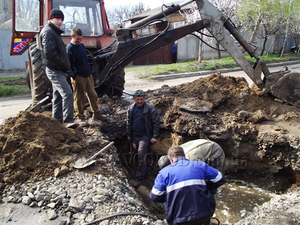 Славянский водоканал два дня  ликвидировал последствия порыва водопровода