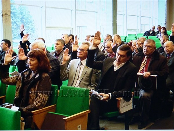 Кто вошел в кабинеты замов мэра в Славянске:  кандидатуры, предложенные Вадимом Ляхом, утверждены большинством депутатских голосов 