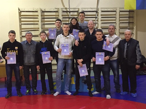 Славянские спортсмены привезли золото, серебро и бронзу с чемпионата области по вольной борьбе